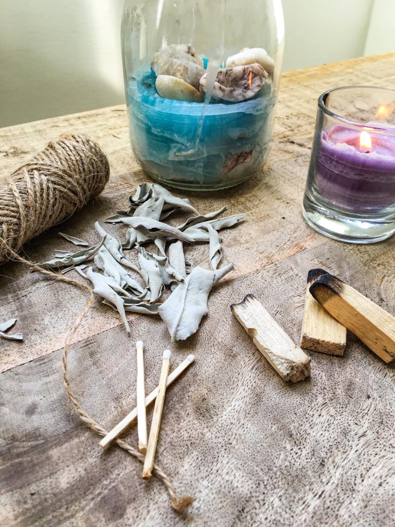 Purificare l'aria di casa: il rituale dello smudging - come fare