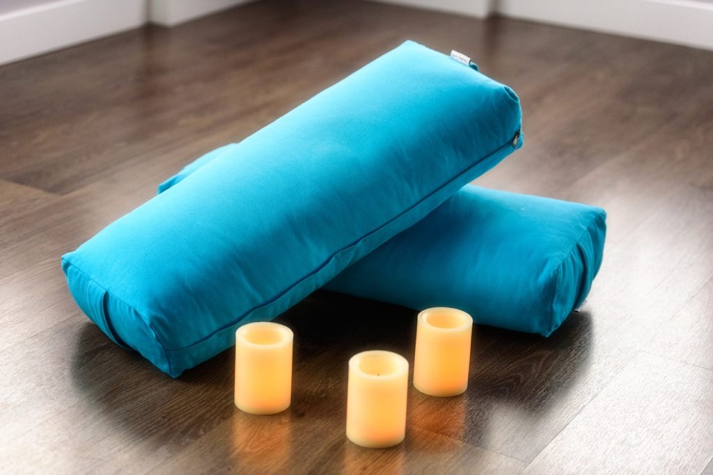 supporti per restorative yoga: bolster e candele